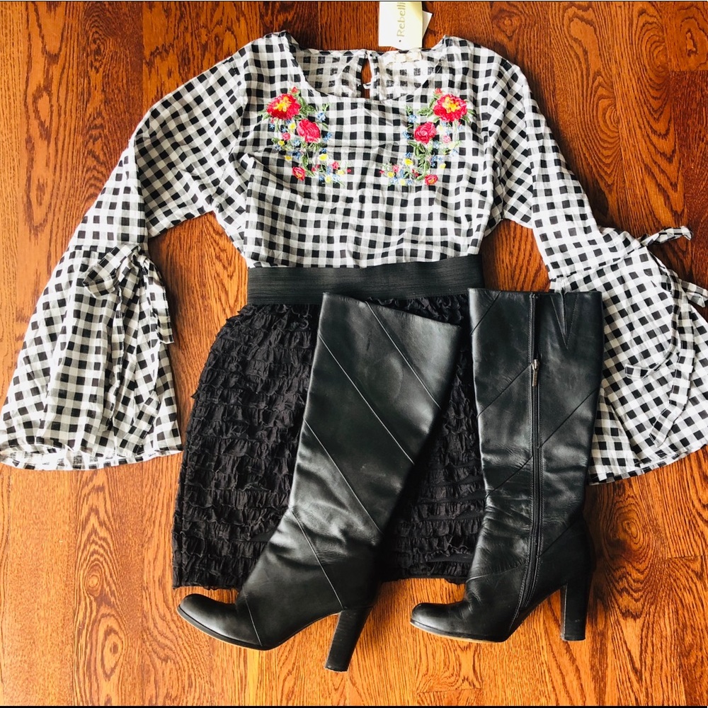 ❌SOLD Wide sleeves fall embroidered top